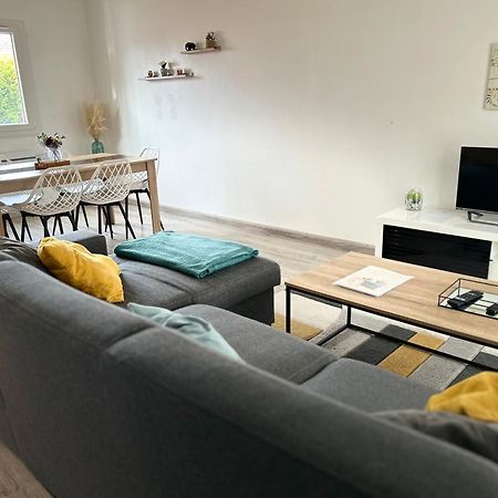 Maison Mitoyenne Avec Cour + Parking 圣特萨维内 外观 照片